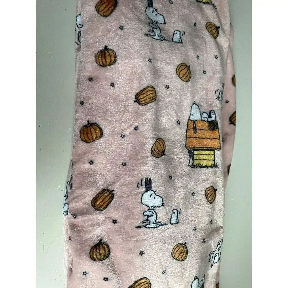 Peanuts Soft‎ Blanket Throw Snoopy Woodstock Pumpkin Halloween Pink 50X70” NEW